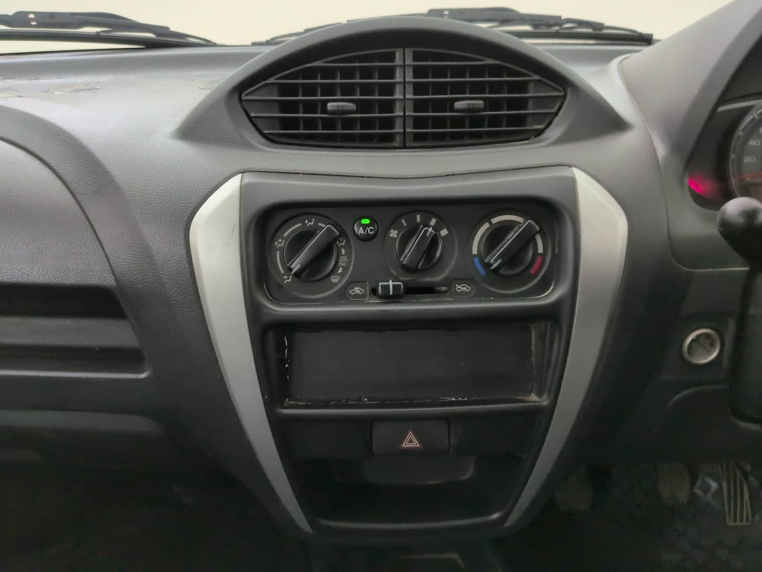 Used 2016 Maruti Suzuki Alto 800 Lxi Petrol Manual interior MUSIC SYSTEM & AC CONTROL VIEW