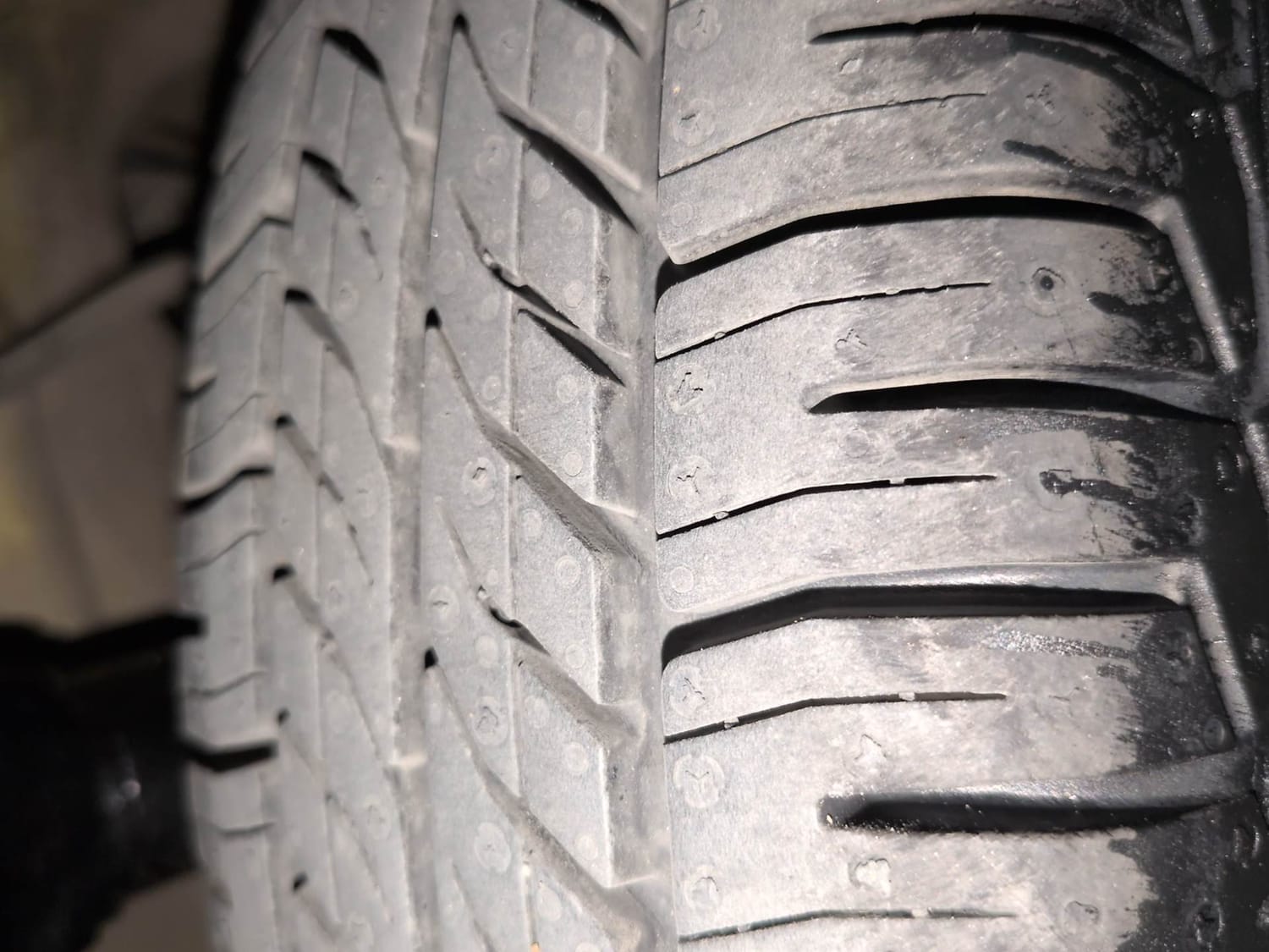 Used 2016 Maruti Suzuki Alto 800 Lxi Petrol Manual tyres LEFT FRONT TYRE TREAD VIEW