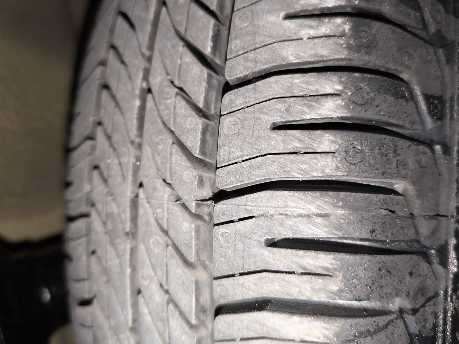 Used 2016 Maruti Suzuki Alto 800 Lxi Petrol Manual tyres RIGHT FRONT TYRE TREAD VIEW