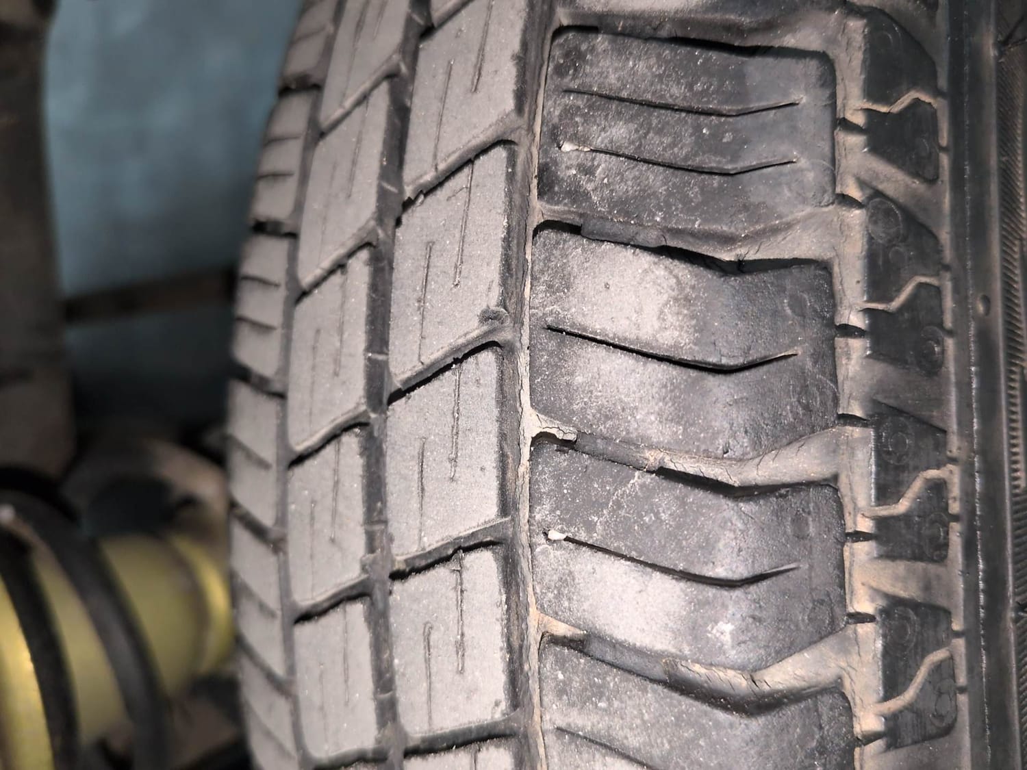 Used 2016 Maruti Suzuki Alto 800 Lxi Petrol Manual tyres LEFT REAR TYRE TREAD VIEW
