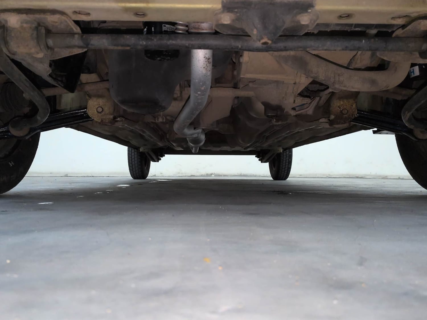 Used 2016 Maruti Suzuki Alto 800 Lxi Petrol Manual extra FRONT LEFT UNDERBODY VIEW