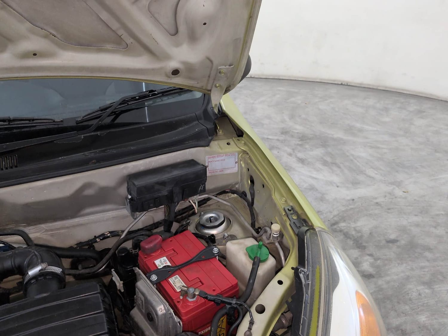 Used 2016 Maruti Suzuki Alto 800 Lxi Petrol Manual engine ENGINE LEFT SIDE HINGE & APRON VIEW