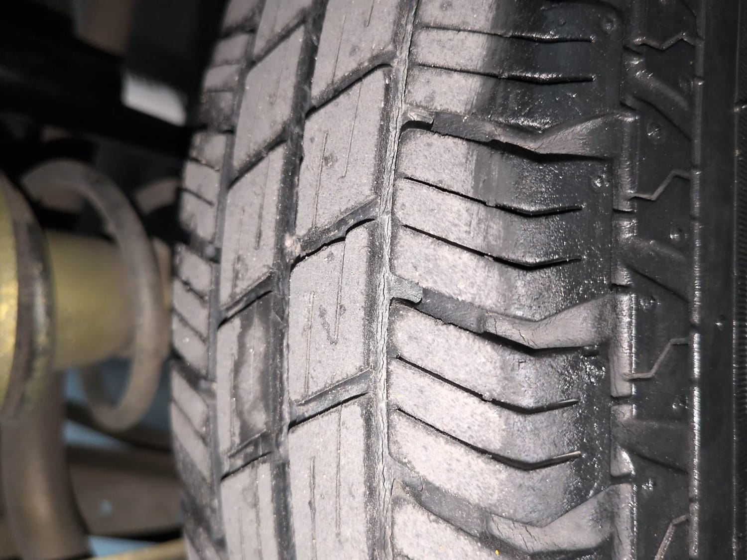 Used 2016 Maruti Suzuki Alto 800 Lxi Petrol Manual tyres RIGHT REAR TYRE TREAD VIEW