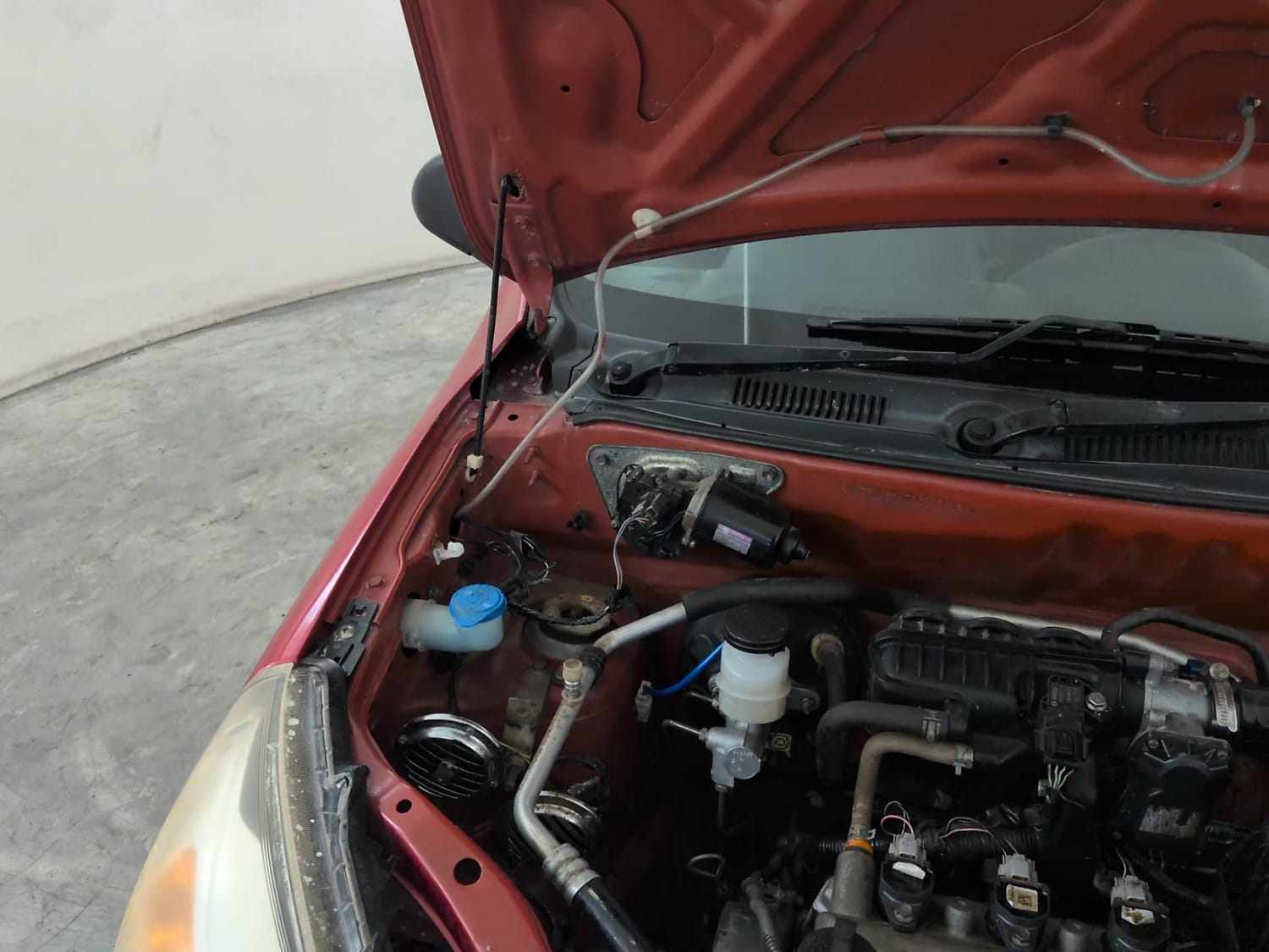 Used 2018 Maruti Suzuki Alto 800 LXi Petrol Manual engine ENGINE RIGHT SIDE HINGE & APRON VIEW