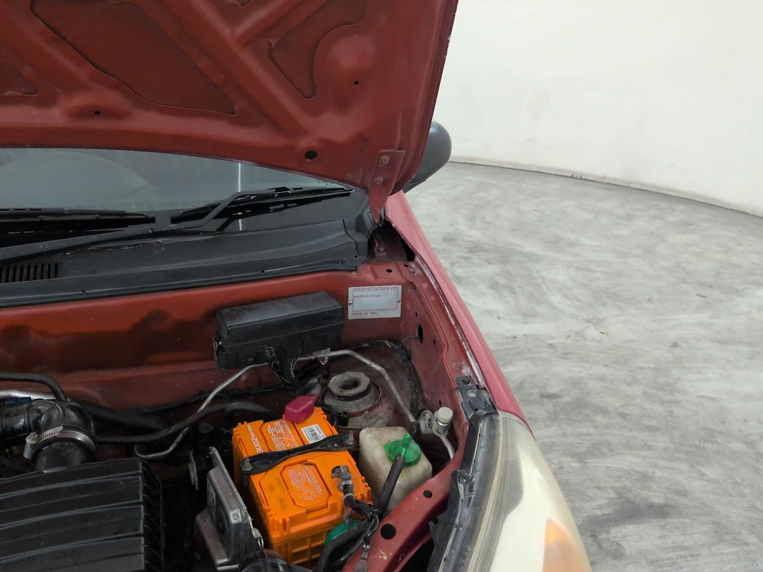 Used 2018 Maruti Suzuki Alto 800 LXi Petrol Manual engine ENGINE LEFT SIDE HINGE & APRON VIEW