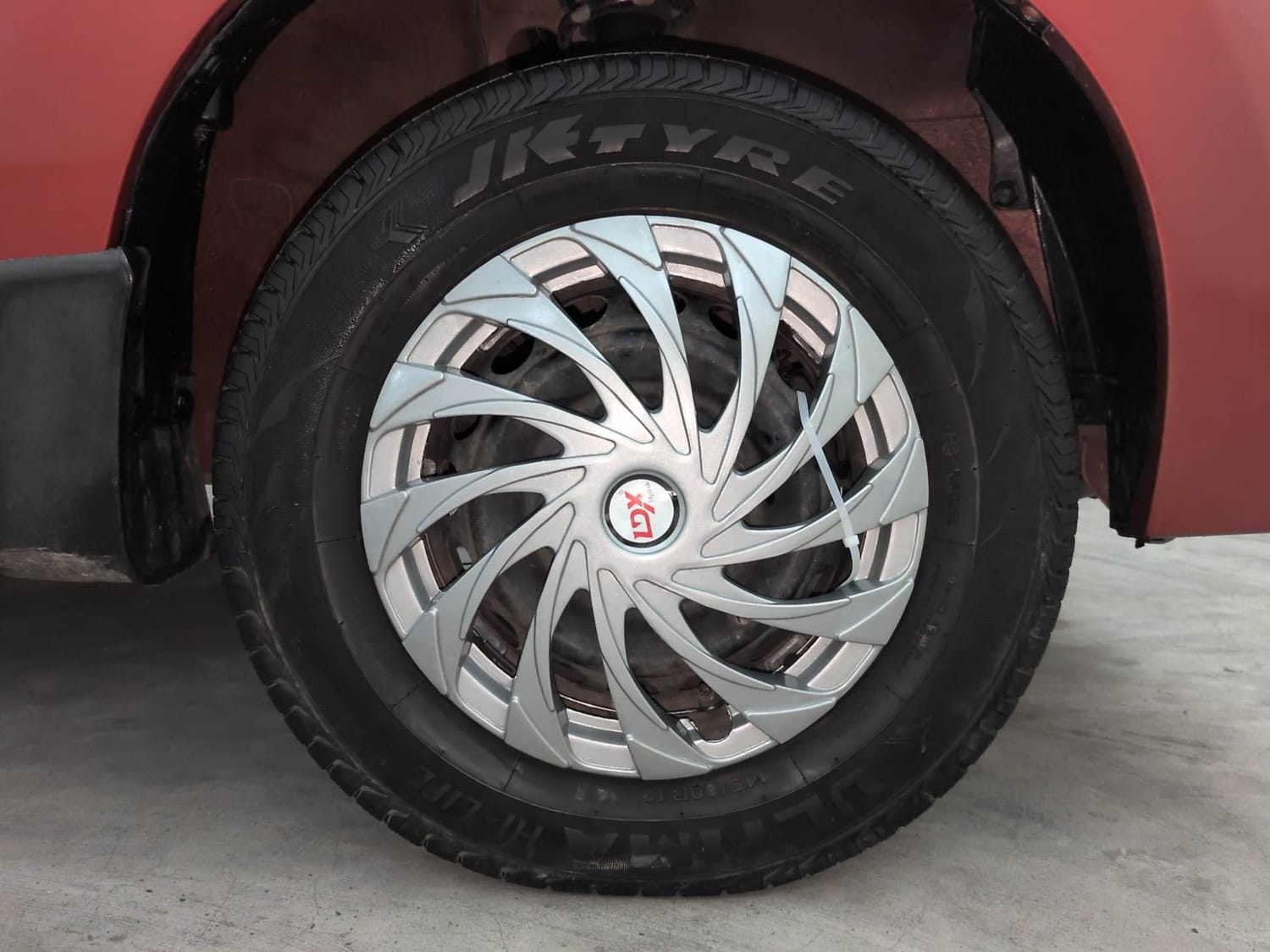 Used 2018 Maruti Suzuki Alto 800 LXi Petrol Manual tyres RIGHT FRONT TYRE RIM VIEW