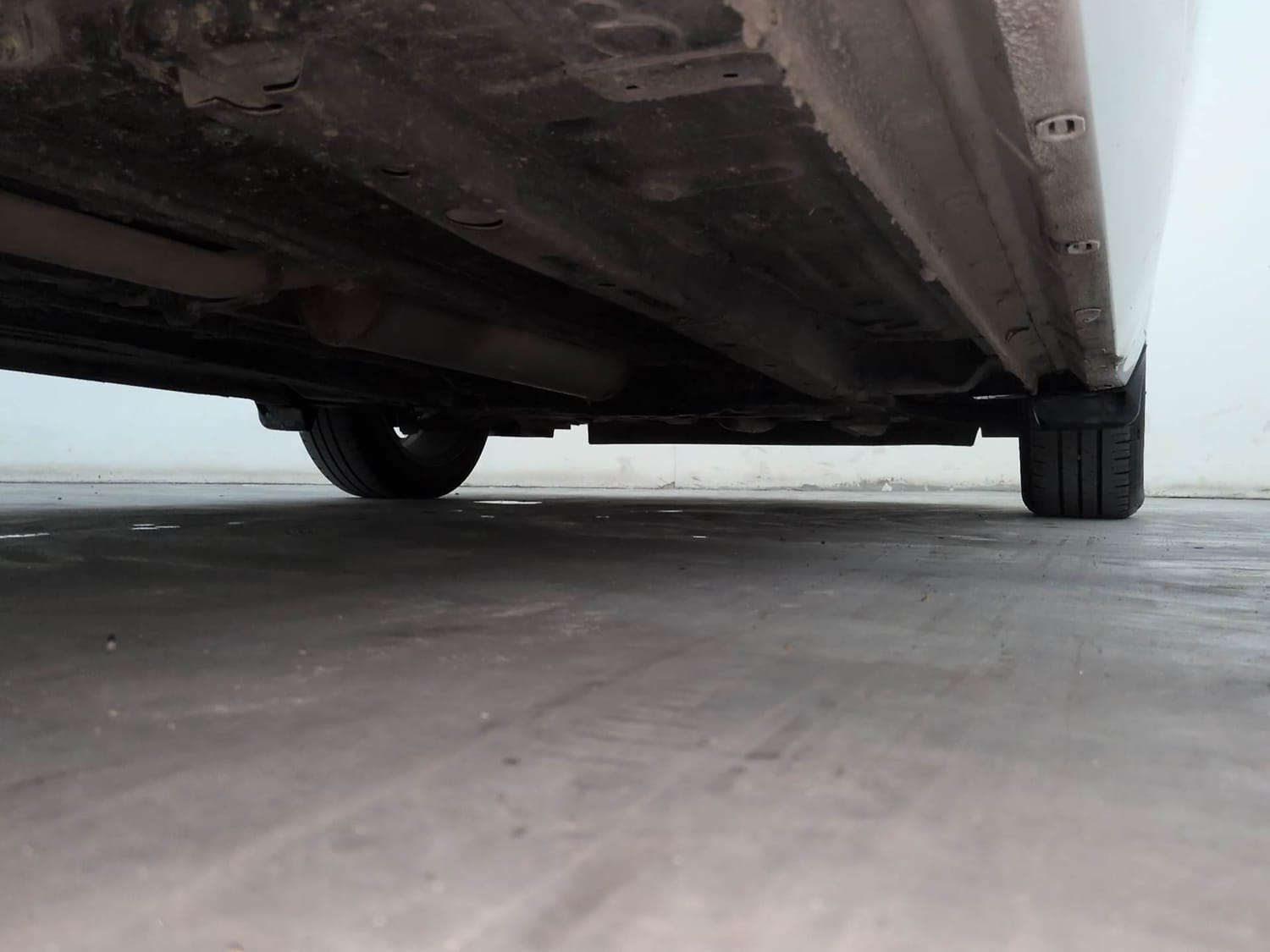Used 2025 Tata Altroz XZA Lux Petrol Petrol Automatic extra REAR RIGHT UNDERBODY VIEW