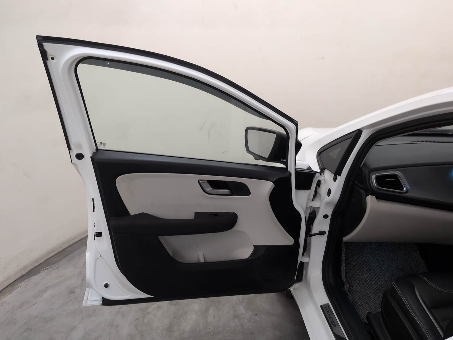 Used 2025 Tata Altroz XZA Lux Petrol Petrol Automatic interior LEFT FRONT DOOR OPEN VIEW