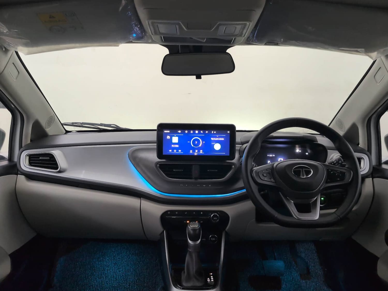 Used 2025 Tata Altroz XZA Lux Petrol Petrol Automatic interior DASHBOARD VIEW