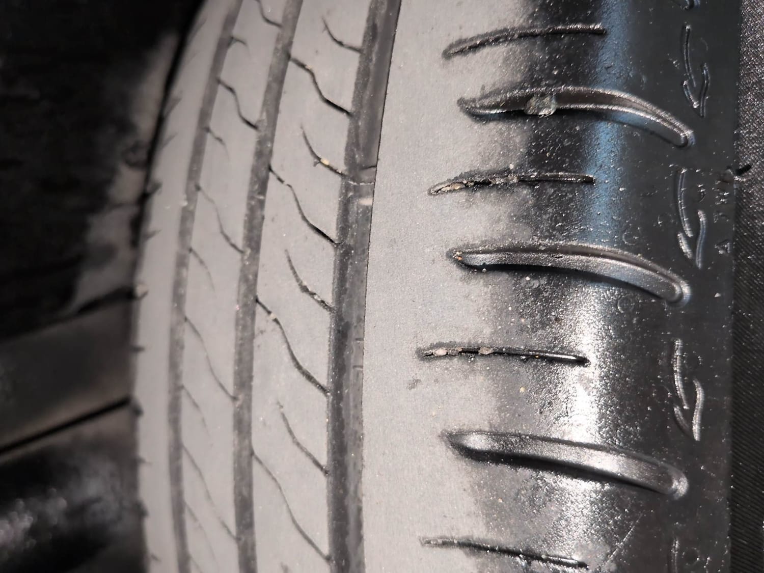 Used 2025 Tata Altroz XZA Lux Petrol Petrol Automatic tyres LEFT REAR TYRE TREAD VIEW