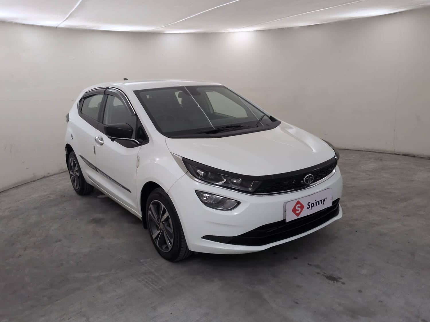 Used 2025 Tata Altroz XZA Lux Petrol Petrol Automatic exterior RIGHT FRONT CORNER VIEW