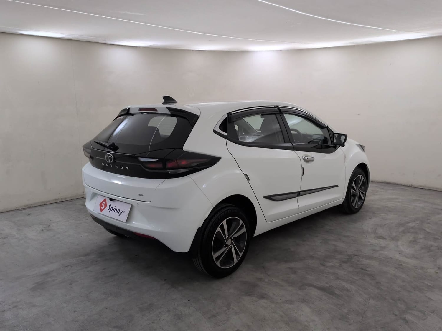 Used 2025 Tata Altroz XZA Lux Petrol Petrol Automatic exterior RIGHT REAR CORNER VIEW