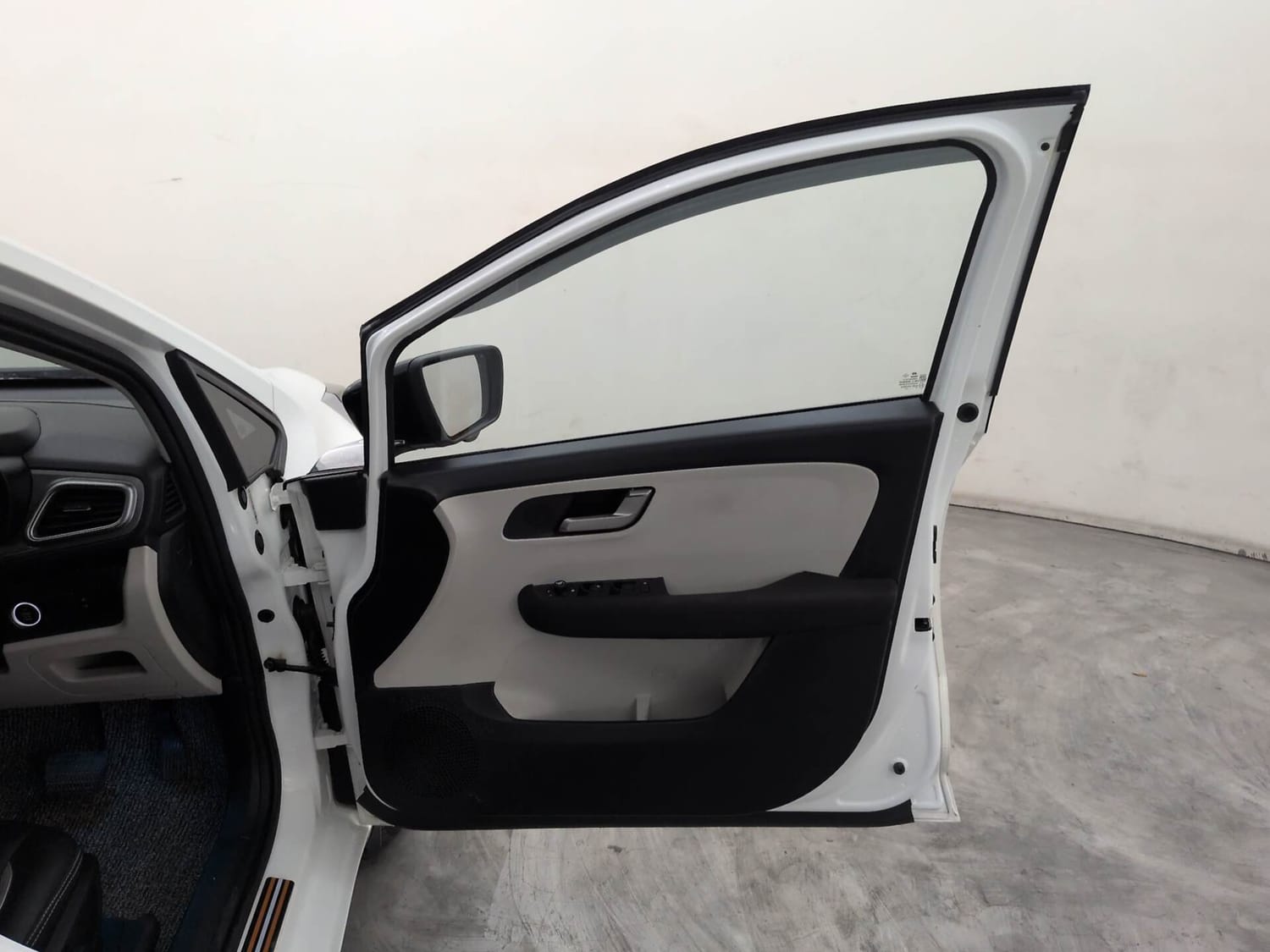 Used 2025 Tata Altroz XZA Lux Petrol Petrol Automatic interior RIGHT FRONT DOOR OPEN VIEW