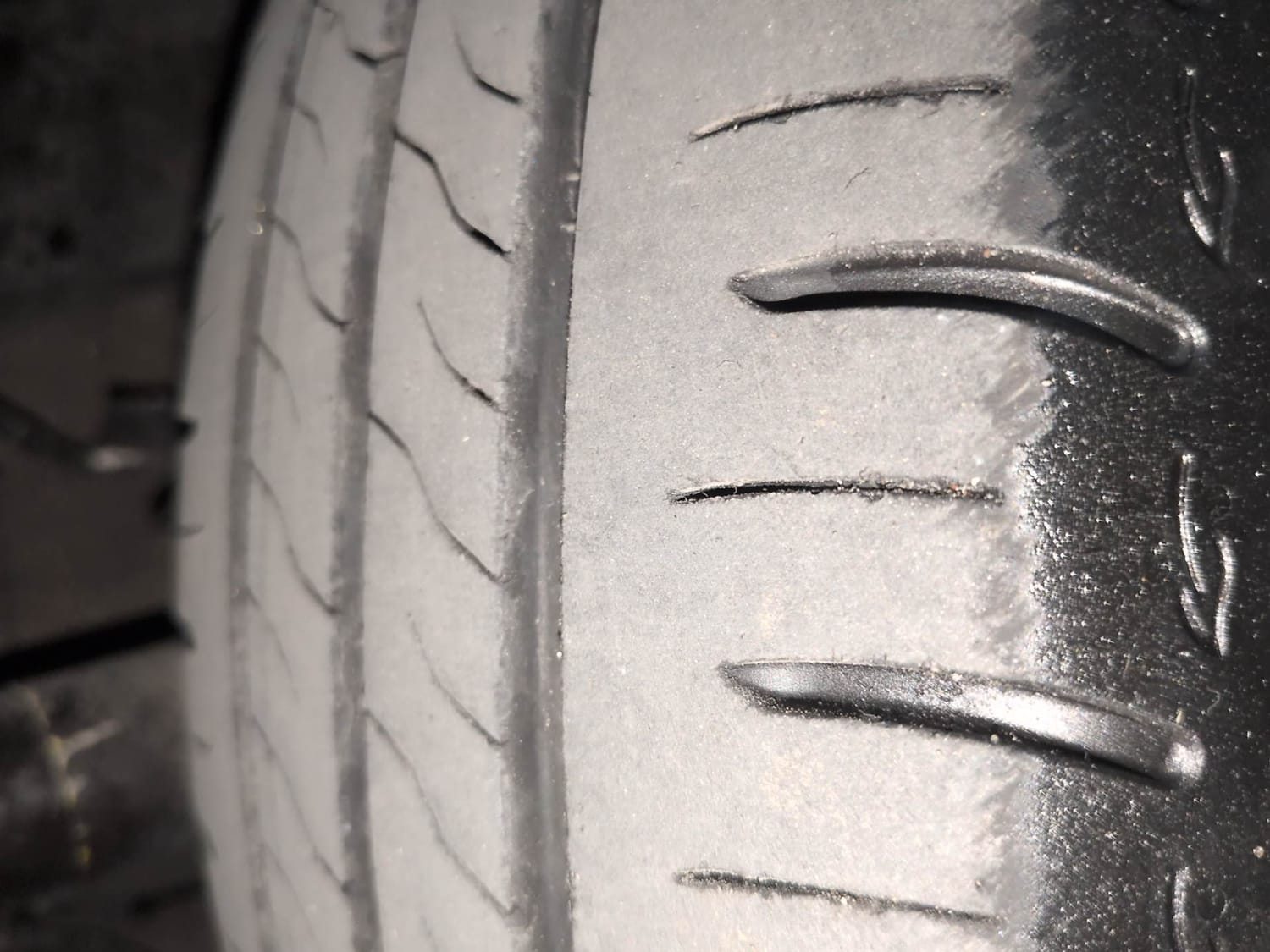 Used 2025 Tata Altroz XZA Lux Petrol Petrol Automatic tyres LEFT FRONT TYRE TREAD VIEW