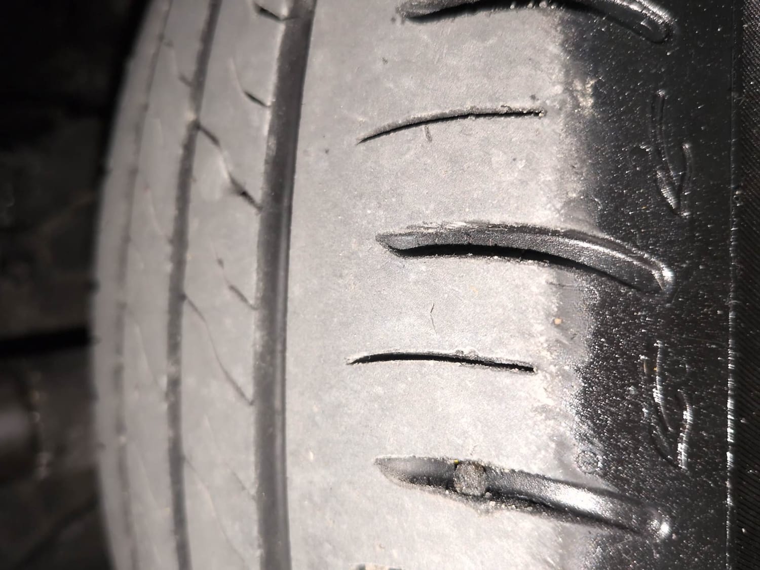 Used 2025 Tata Altroz XZA Lux Petrol Petrol Automatic tyres RIGHT FRONT TYRE TREAD VIEW