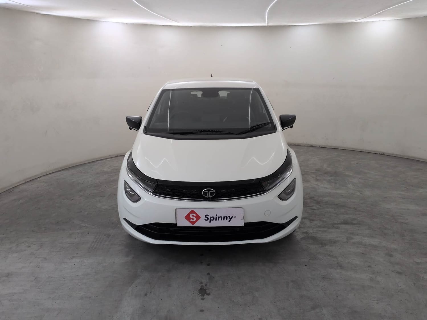 Used 2025 Tata Altroz XZA Lux Petrol Petrol Automatic exterior FRONT VIEW