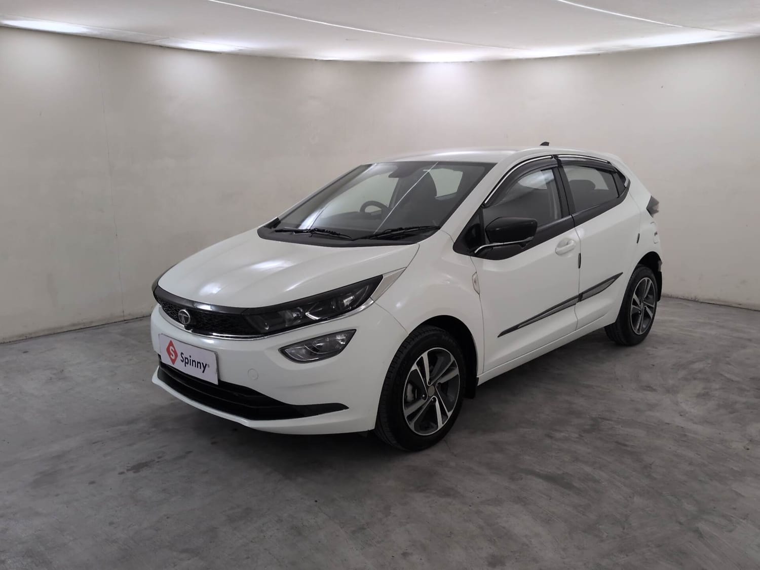 Used 2025 Tata Altroz XZA Lux Petrol Petrol Automatic exterior LEFT FRONT CORNER VIEW