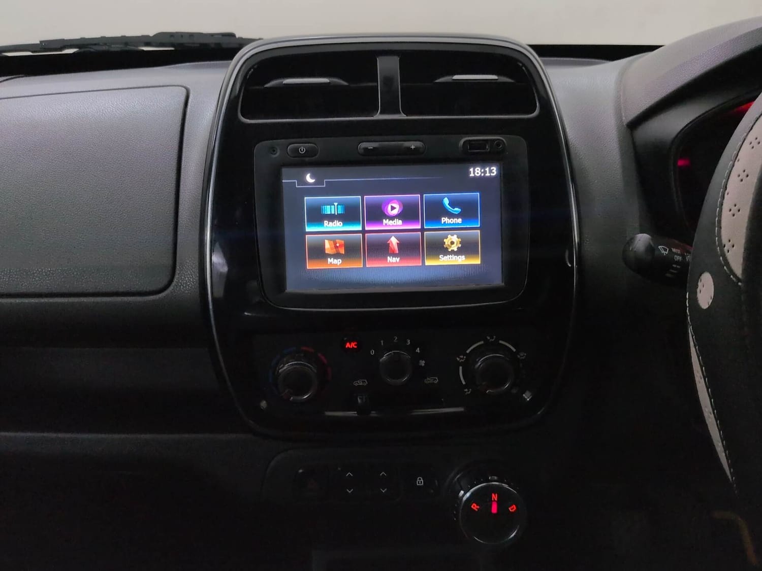 Used 2017 Renault Kwid 1.0 RXT AMT Petrol Automatic interior MUSIC SYSTEM & AC CONTROL VIEW