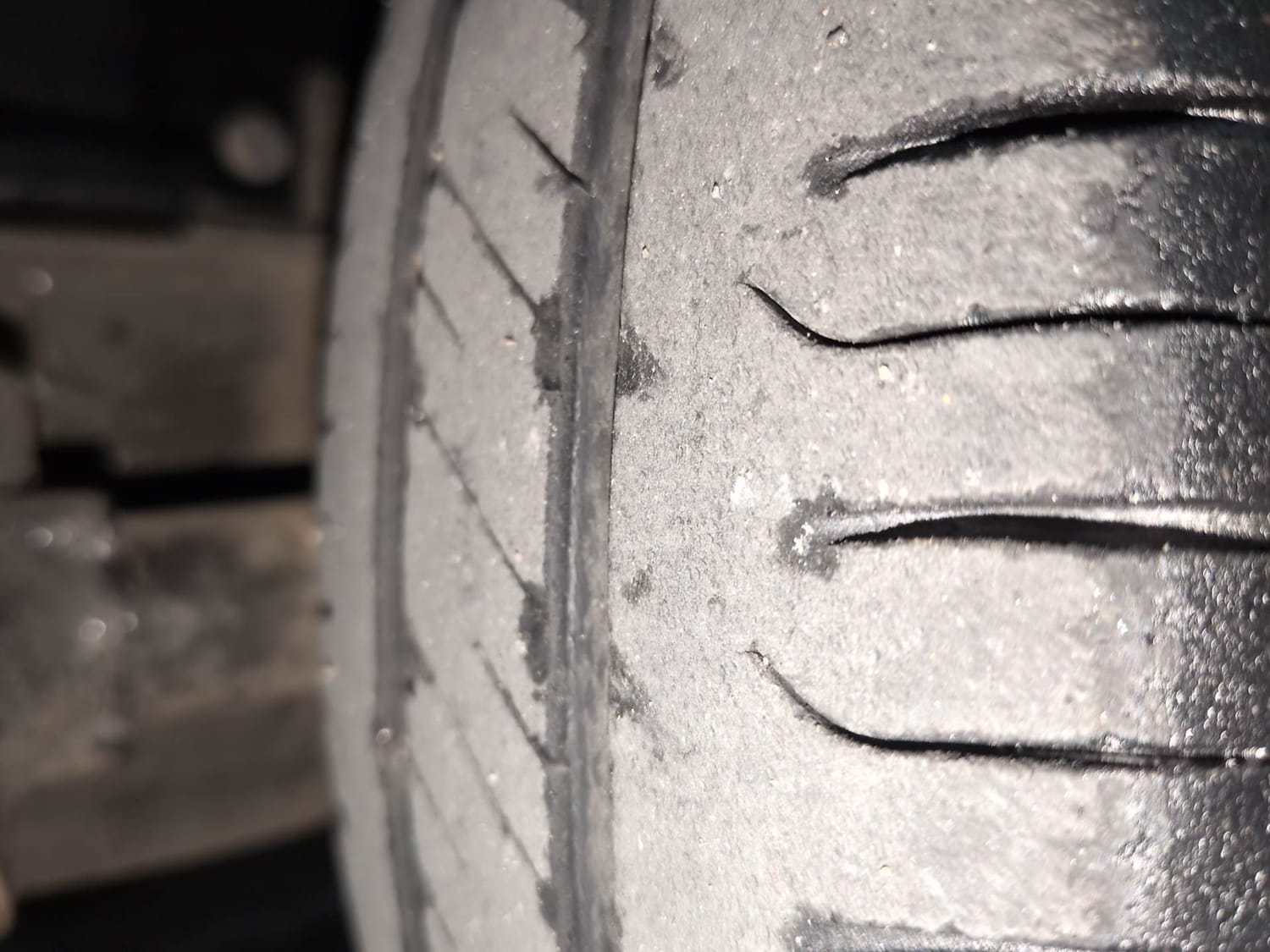 Used 2017 Renault Kwid 1.0 RXT AMT Petrol Automatic tyres RIGHT FRONT TYRE TREAD VIEW