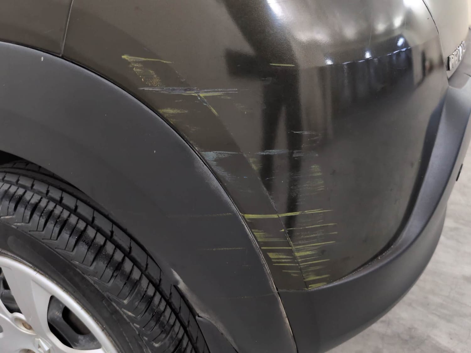 Used 2017 Renault Kwid 1.0 RXT AMT Petrol Automatic dents MINOR SCRATCH