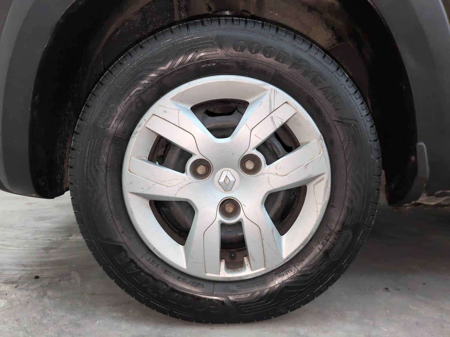 Used 2017 Renault Kwid 1.0 RXT AMT Petrol Automatic tyres LEFT FRONT TYRE RIM VIEW