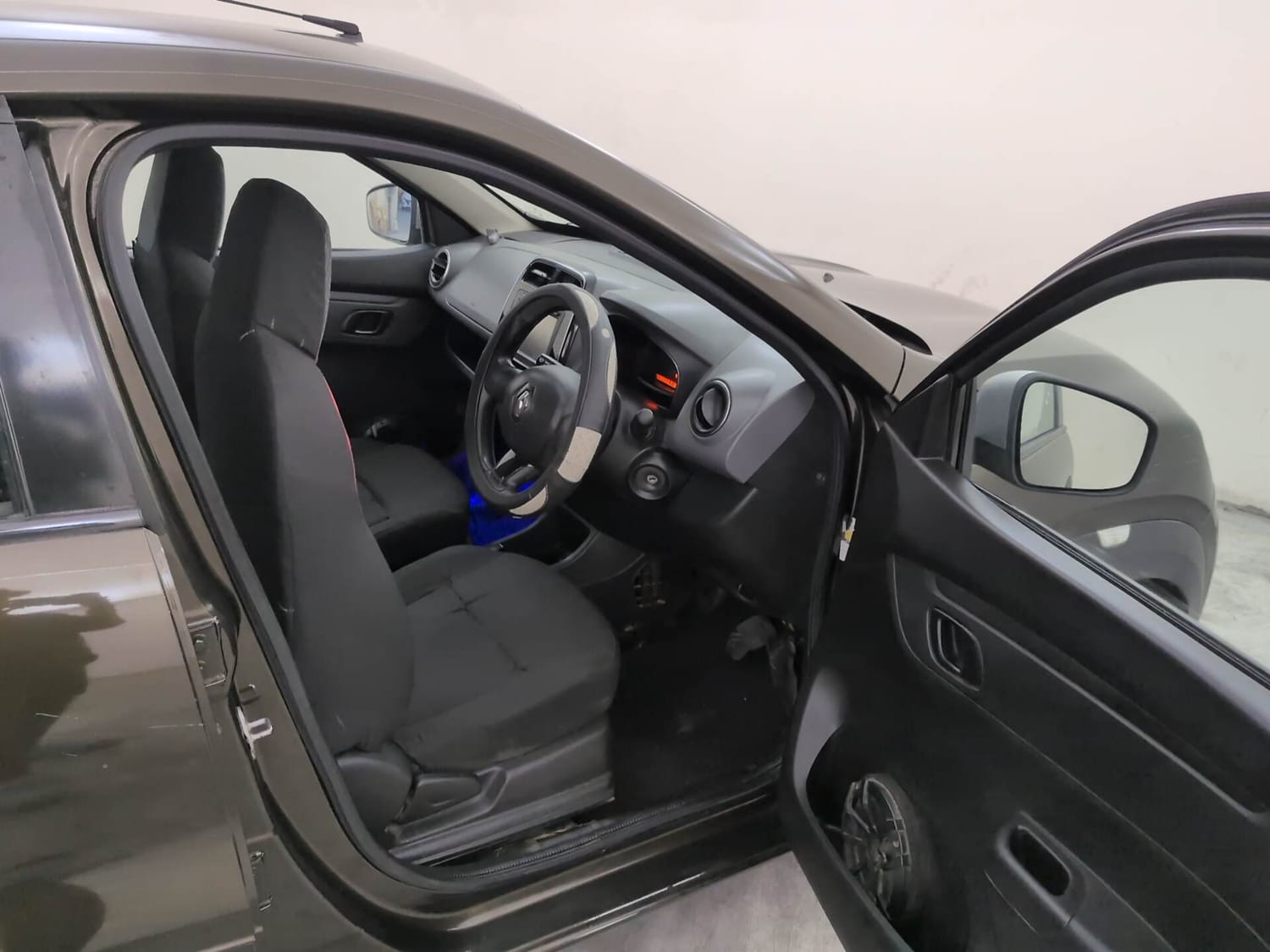 Used 2017 Renault Kwid 1.0 RXT AMT Petrol Automatic interior RIGHT SIDE FRONT DOOR CABIN VIEW