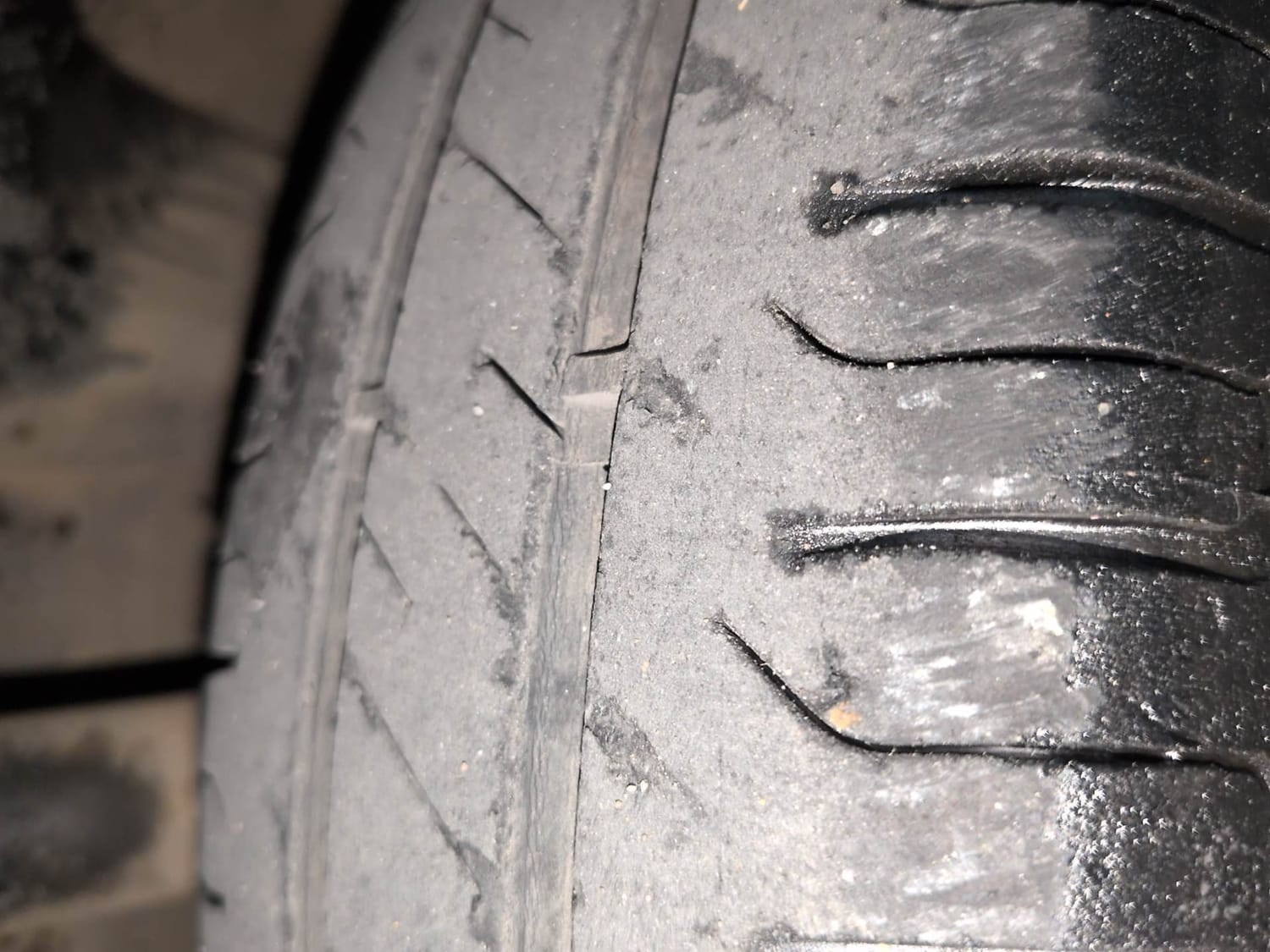 Used 2017 Renault Kwid 1.0 RXT AMT Petrol Automatic tyres LEFT FRONT TYRE TREAD VIEW