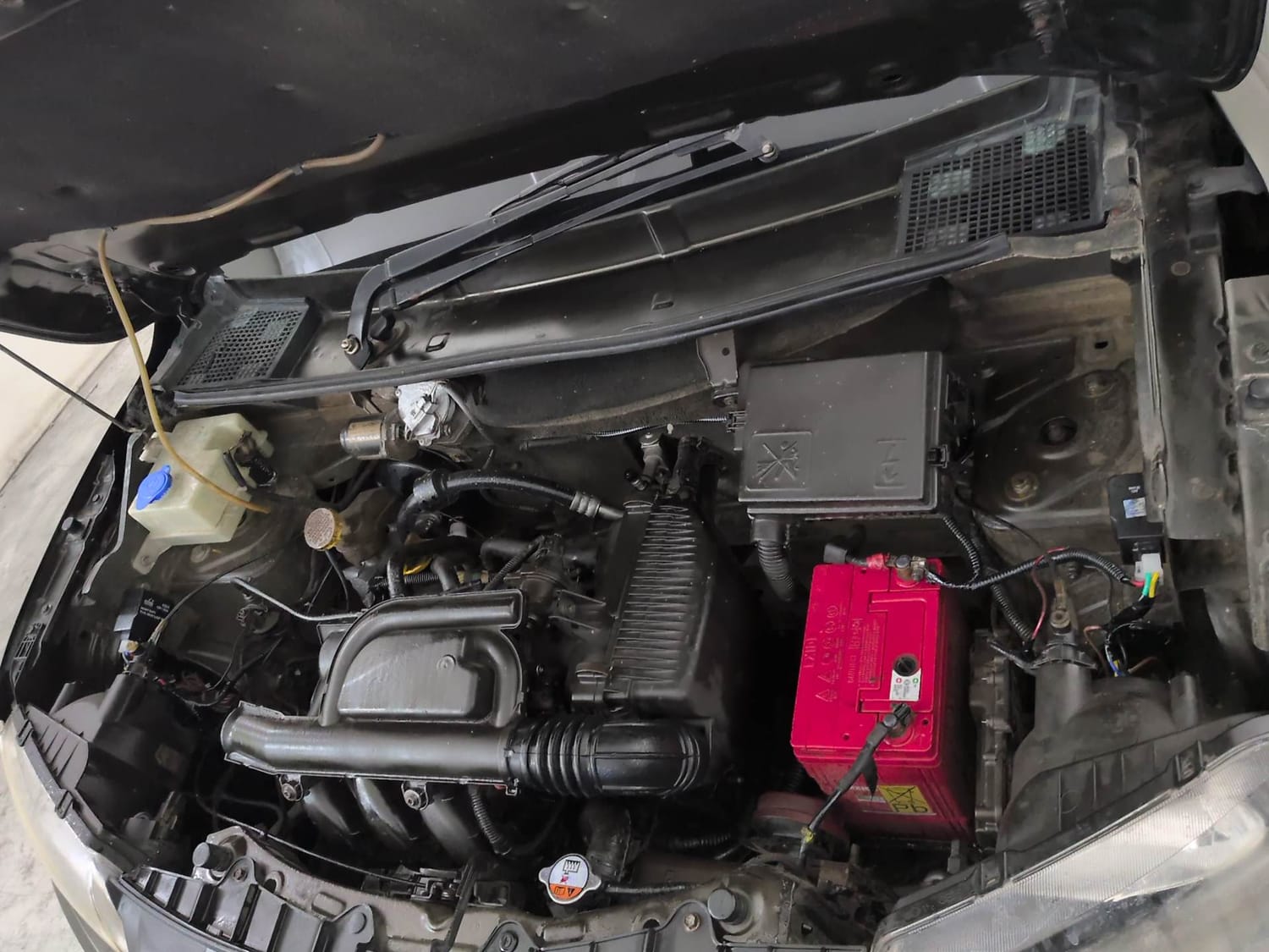 Used 2017 Renault Kwid 1.0 RXT AMT Petrol Automatic engine ENGINE LEFT SIDE VIEW