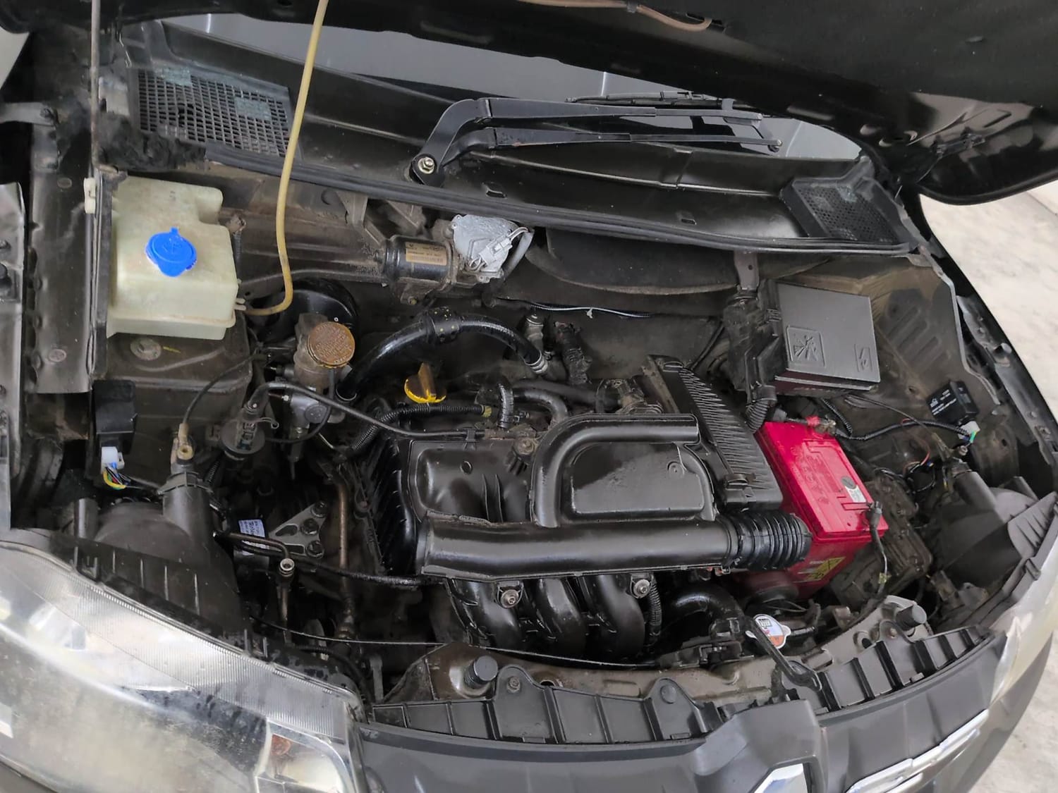 Used 2017 Renault Kwid 1.0 RXT AMT Petrol Automatic engine ENGINE RIGHT SIDE VIEW