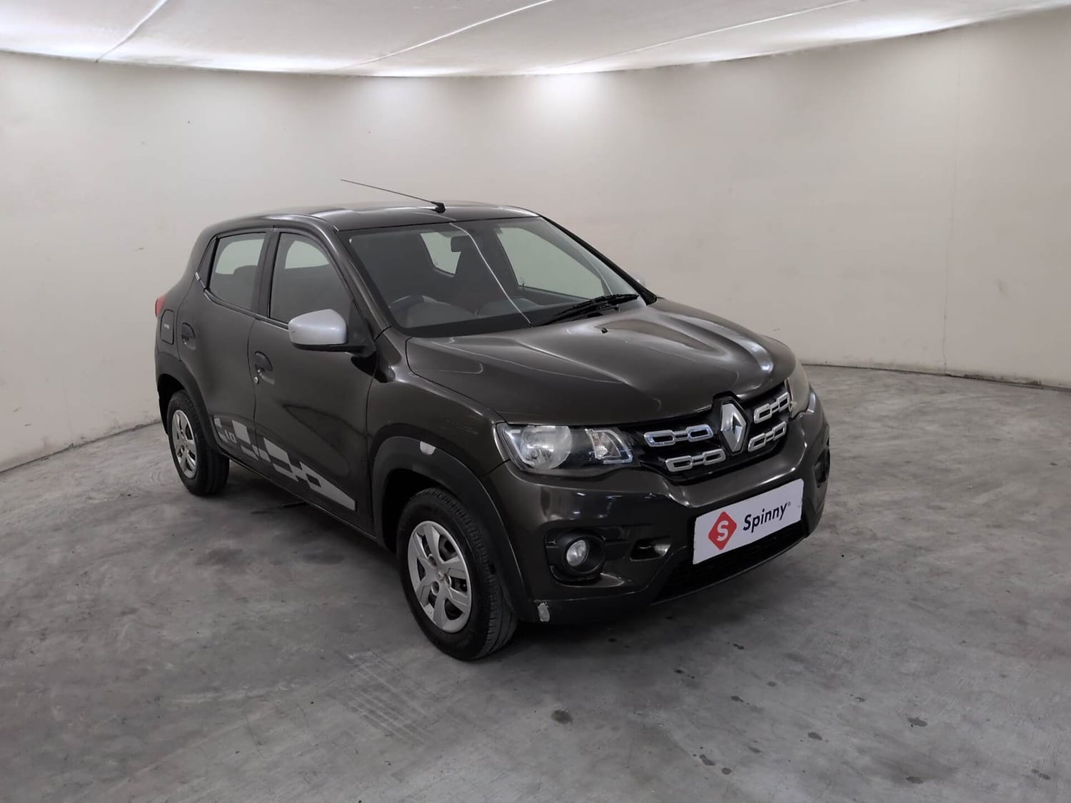 Used 2017 Renault Kwid 1.0 RXT AMT Petrol Automatic exterior RIGHT FRONT CORNER VIEW