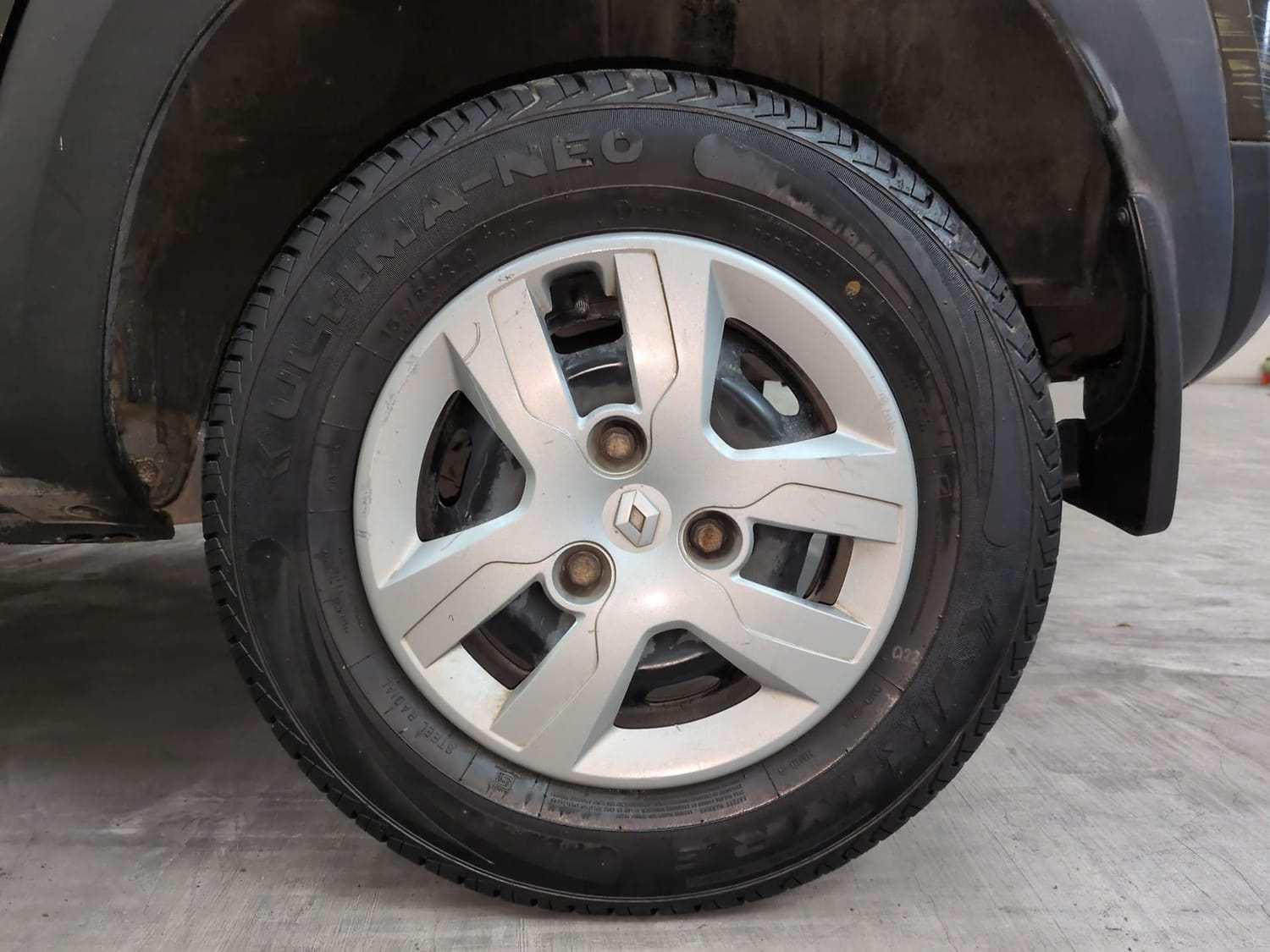 Used 2017 Renault Kwid 1.0 RXT AMT Petrol Automatic tyres LEFT REAR TYRE RIM VIEW