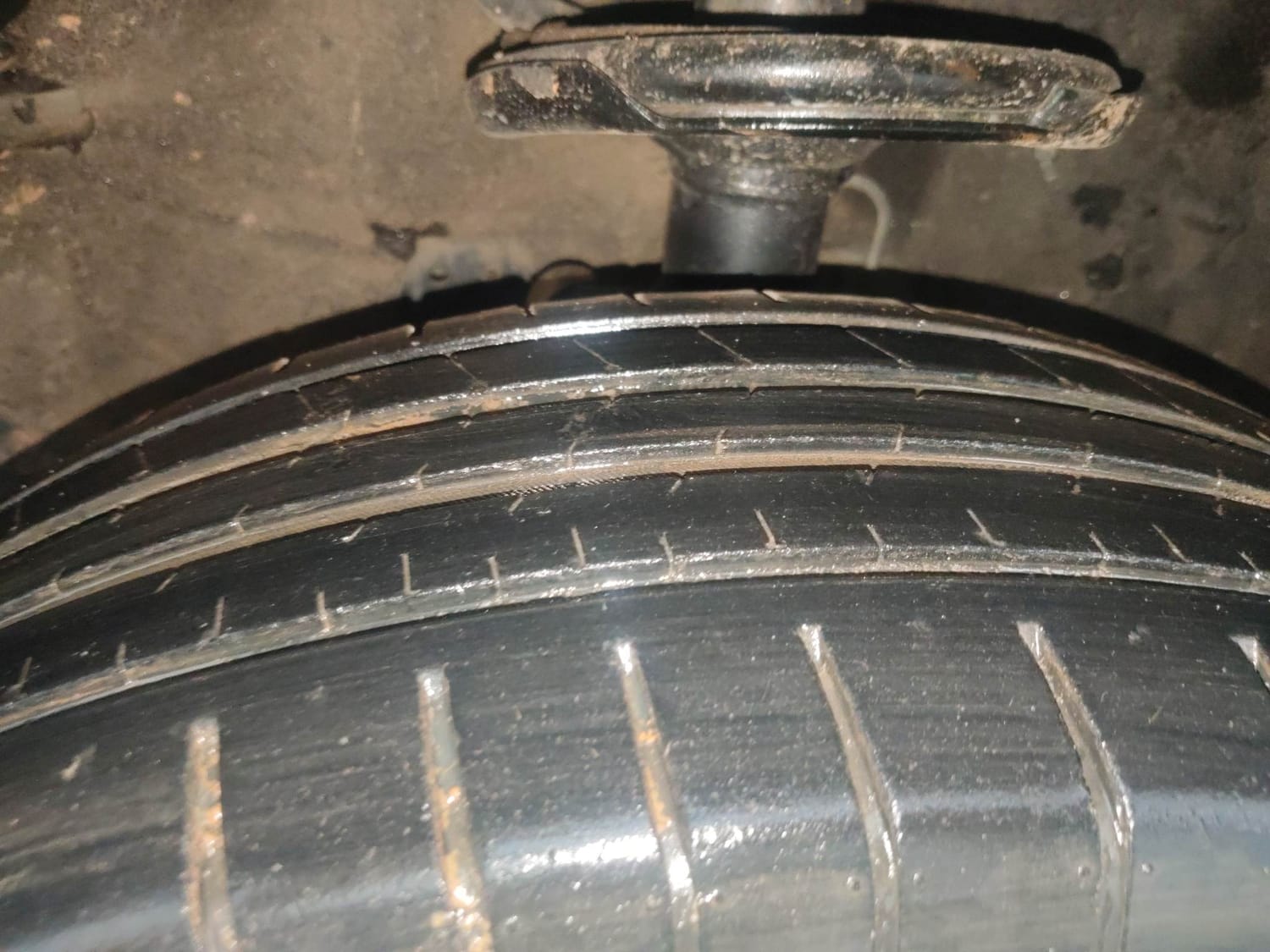 Used 2012 Hyundai i20 Sportz 1.2 BS-IV Petrol Manual tyres LEFT FRONT TYRE TREAD VIEW