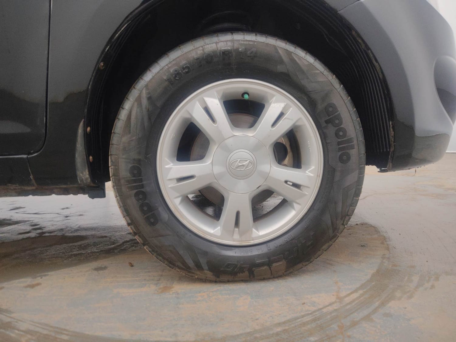 Used 2012 Hyundai i20 Sportz 1.2 BS-IV Petrol Manual tyres RIGHT FRONT TYRE RIM VIEW