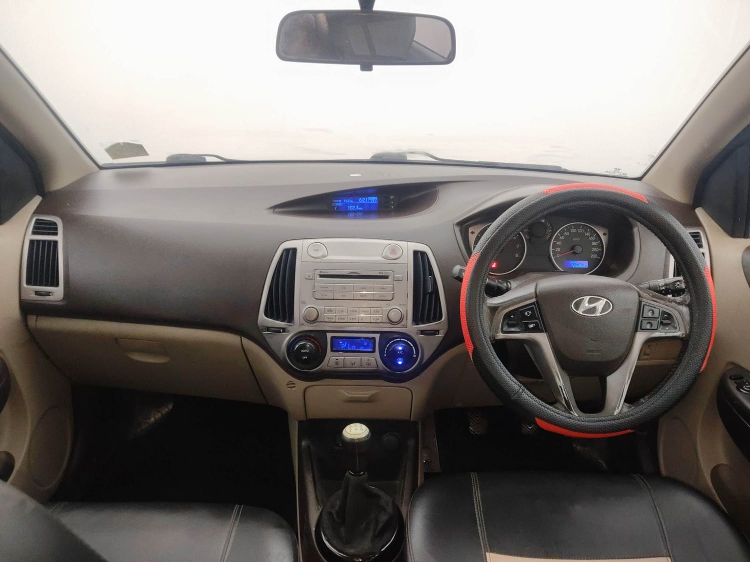 Used 2012 Hyundai i20 Sportz 1.2 BS-IV Petrol Manual interior DASHBOARD VIEW
