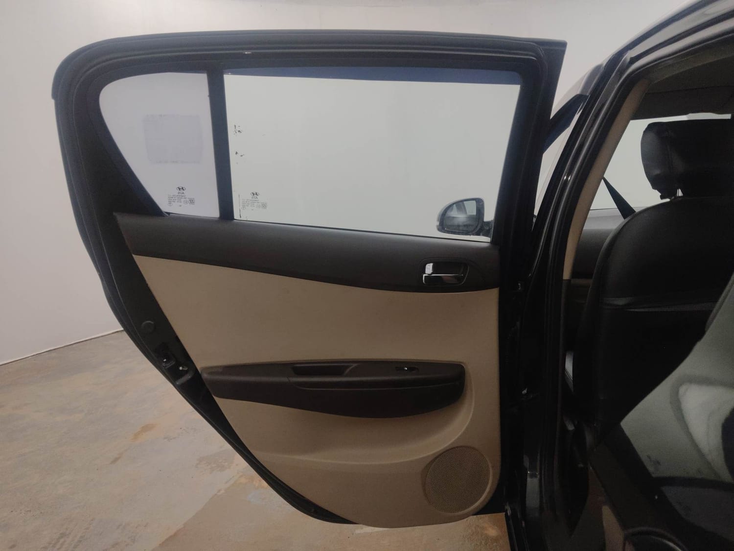 Used 2012 Hyundai i20 Sportz 1.2 BS-IV Petrol Manual interior LEFT REAR DOOR OPEN VIEW