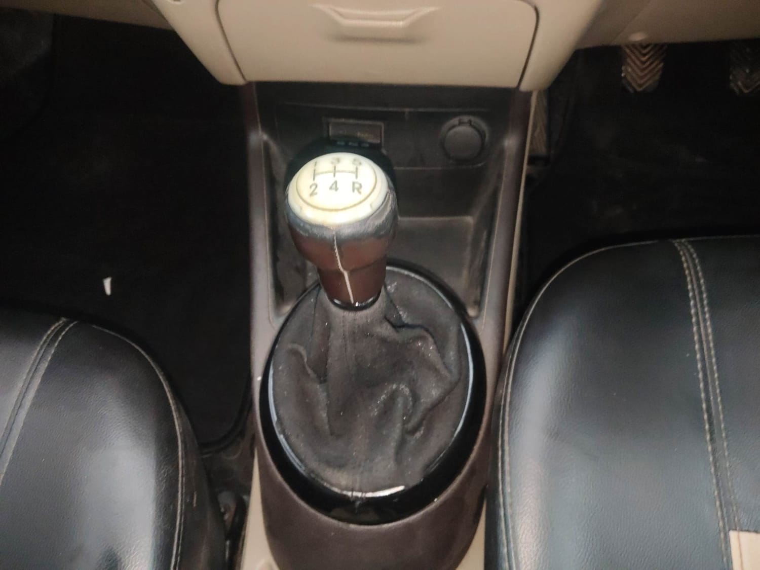 Used 2012 Hyundai i20 Sportz 1.2 BS-IV Petrol Manual interior GEAR  KNOB VIEW