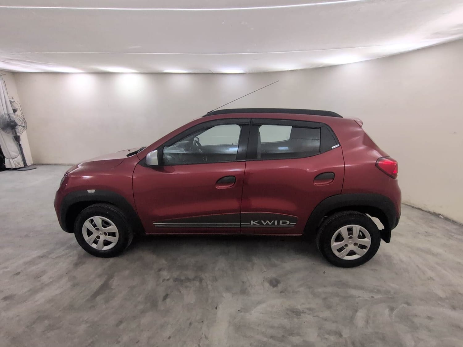 Used 2019 Renault Kwid RXT (O) 1.0 SCE Edition Petrol Manual exterior LEFT SIDE VIEW