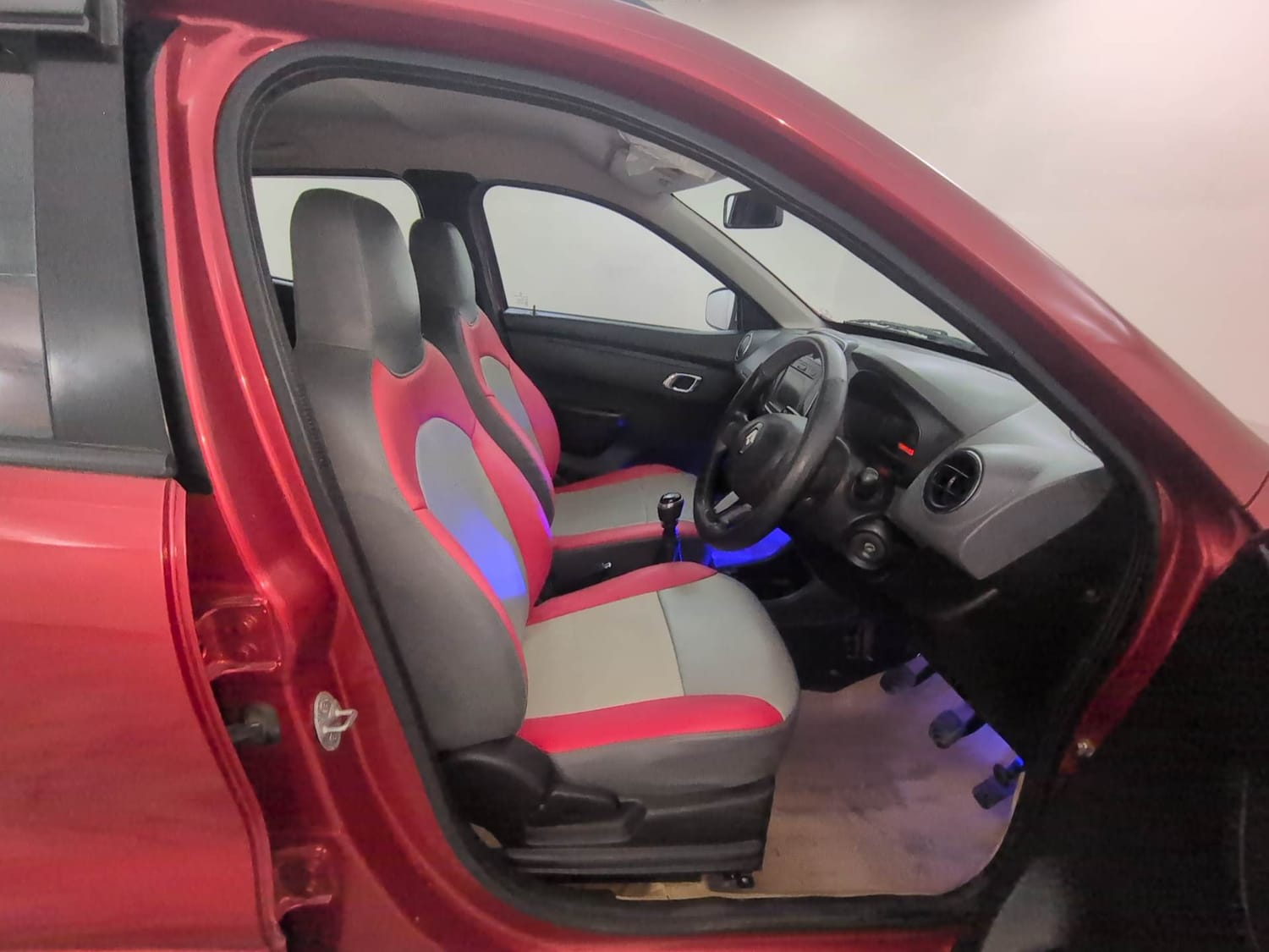 Used 2019 Renault Kwid RXT (O) 1.0 SCE Edition Petrol Manual interior RIGHT SIDE FRONT DOOR CABIN VIEW