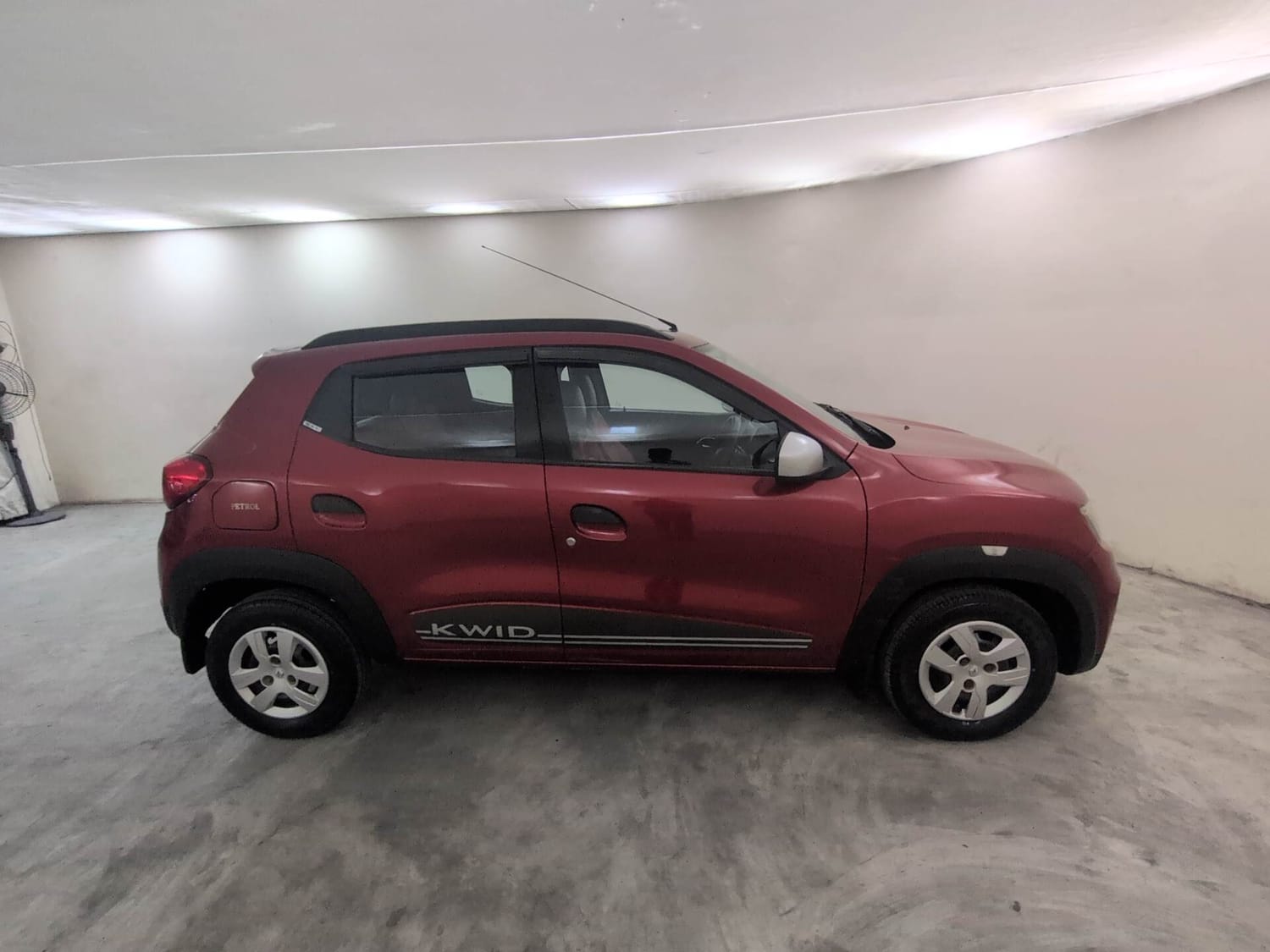Used 2019 Renault Kwid RXT (O) 1.0 SCE Edition Petrol Manual exterior RIGHT SIDE VIEW
