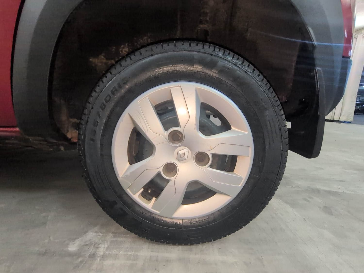 Used 2019 Renault Kwid RXT (O) 1.0 SCE Edition Petrol Manual tyres LEFT REAR TYRE RIM VIEW