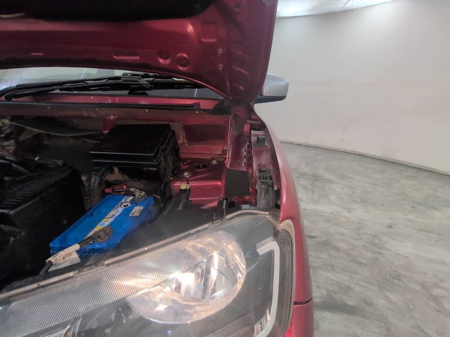 Used 2019 Renault Kwid RXT (O) 1.0 SCE Edition Petrol Manual engine ENGINE LEFT SIDE HINGE & APRON VIEW
