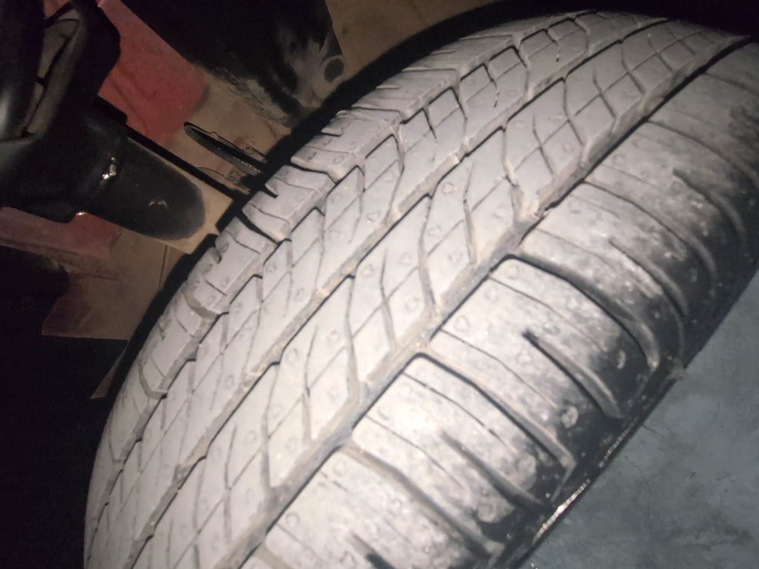 Used 2019 Renault Kwid RXT (O) 1.0 SCE Edition Petrol Manual tyres LEFT FRONT TYRE TREAD VIEW