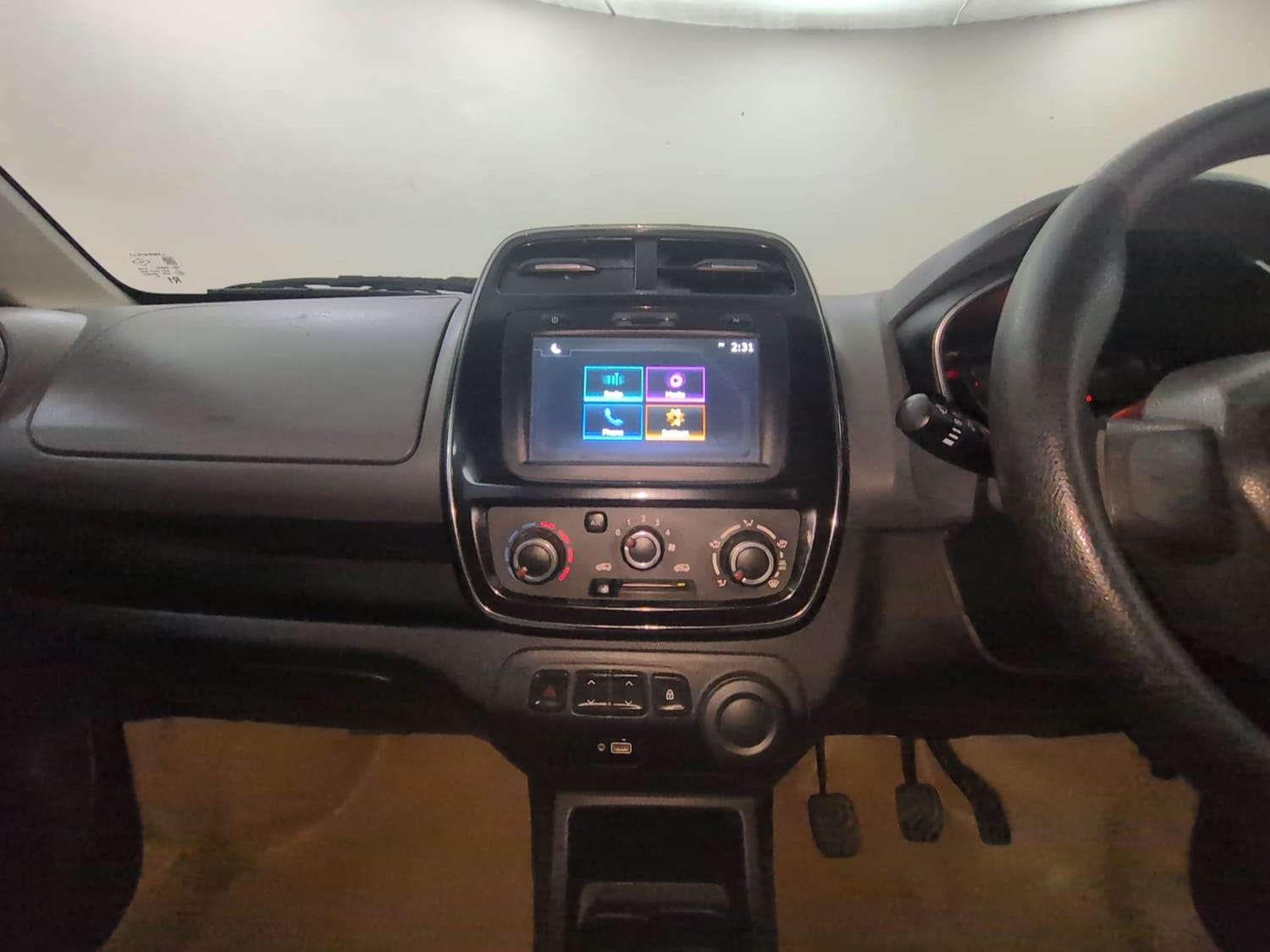 Used 2019 Renault Kwid RXT (O) 1.0 SCE Edition Petrol Manual interior MUSIC SYSTEM & AC CONTROL VIEW