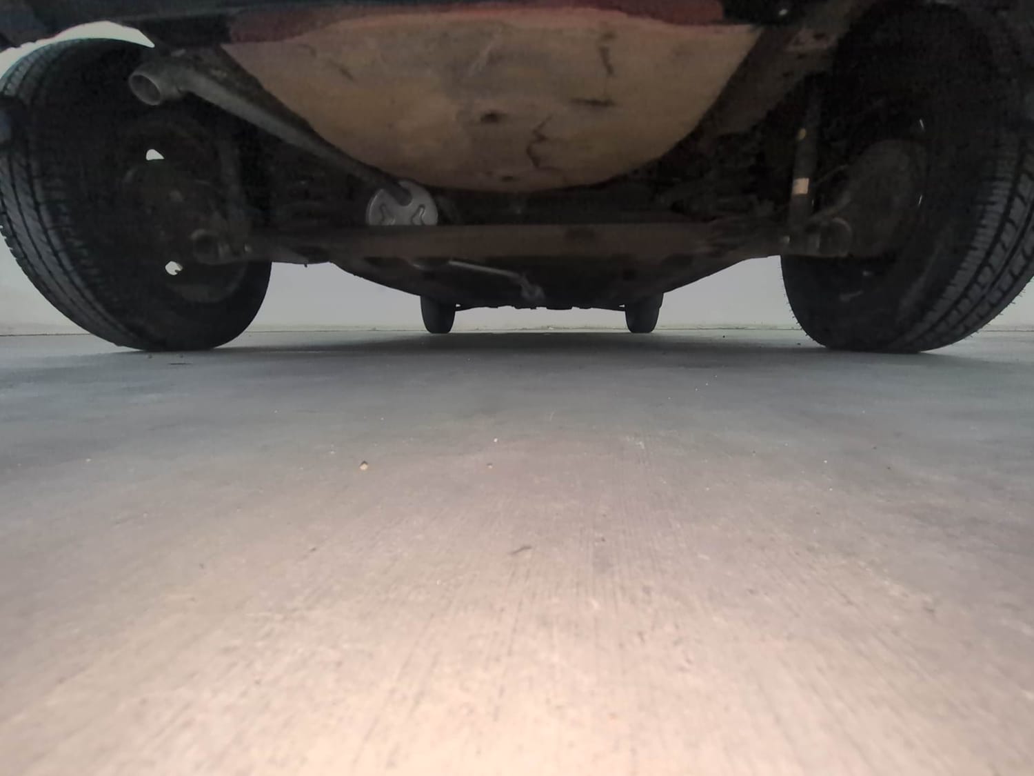 Used 2019 Renault Kwid RXT (O) 1.0 SCE Edition Petrol Manual extra REAR UNDERBODY VIEW (TAKEN FROM REAR)