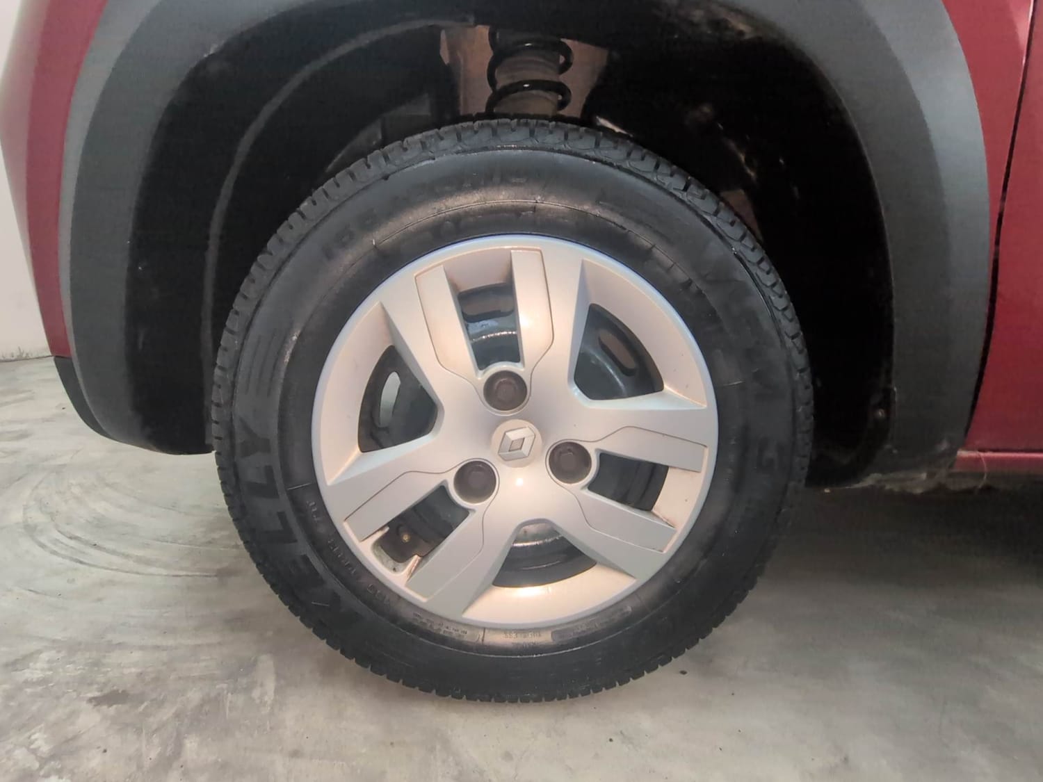 Used 2019 Renault Kwid RXT (O) 1.0 SCE Edition Petrol Manual tyres LEFT FRONT TYRE RIM VIEW