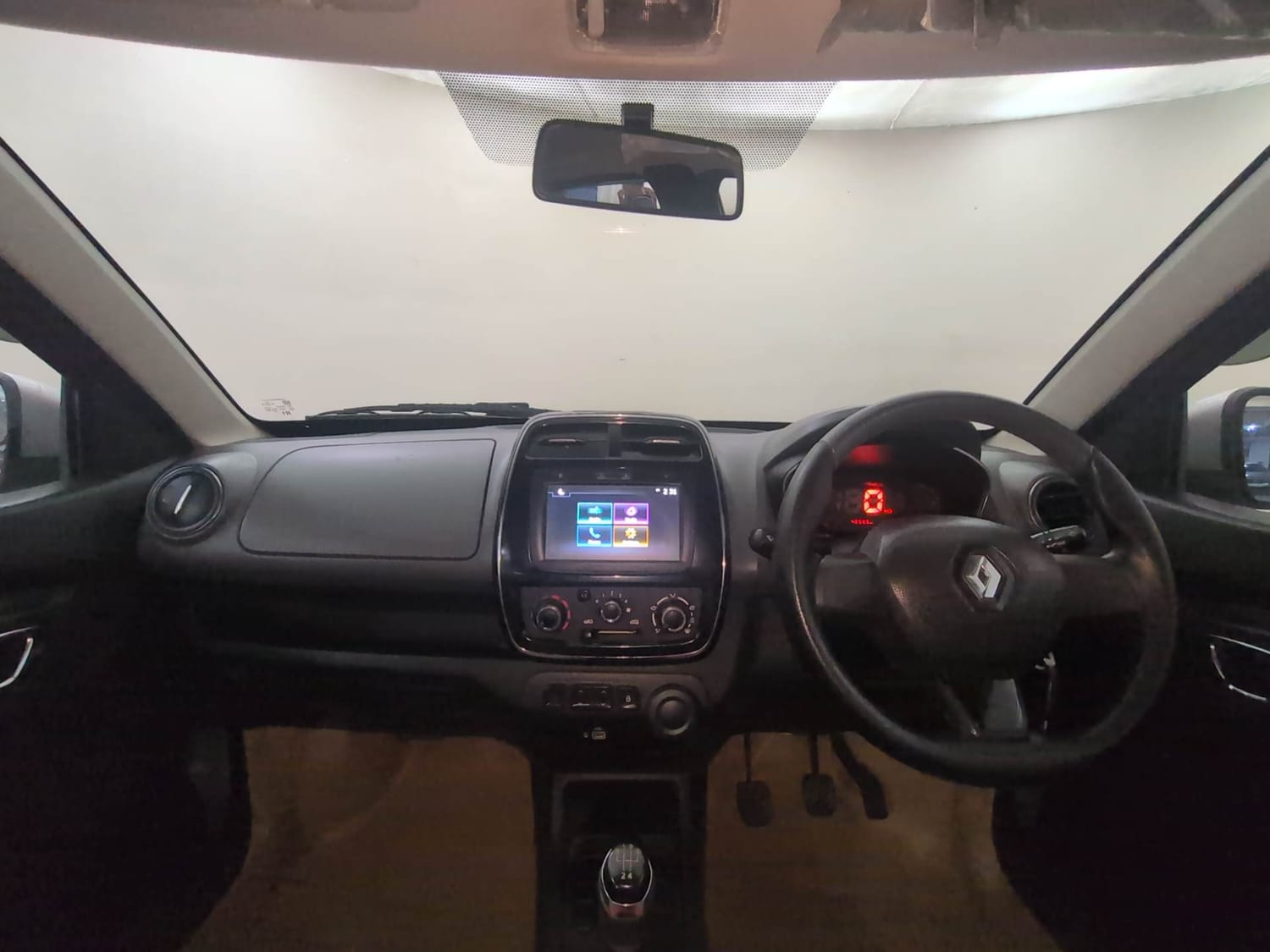 Used 2019 Renault Kwid RXT (O) 1.0 SCE Edition Petrol Manual interior DASHBOARD VIEW