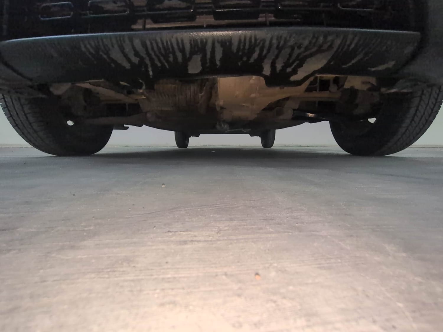 Used 2019 Renault Kwid RXT (O) 1.0 SCE Edition Petrol Manual extra FRONT LEFT UNDERBODY VIEW