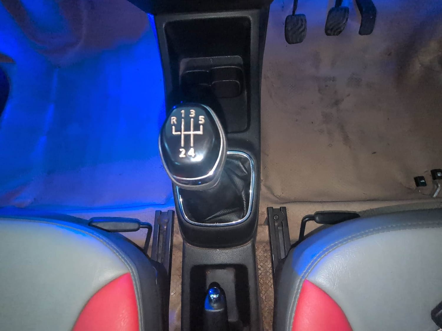 Used 2019 Renault Kwid RXT (O) 1.0 SCE Edition Petrol Manual interior GEAR  KNOB VIEW