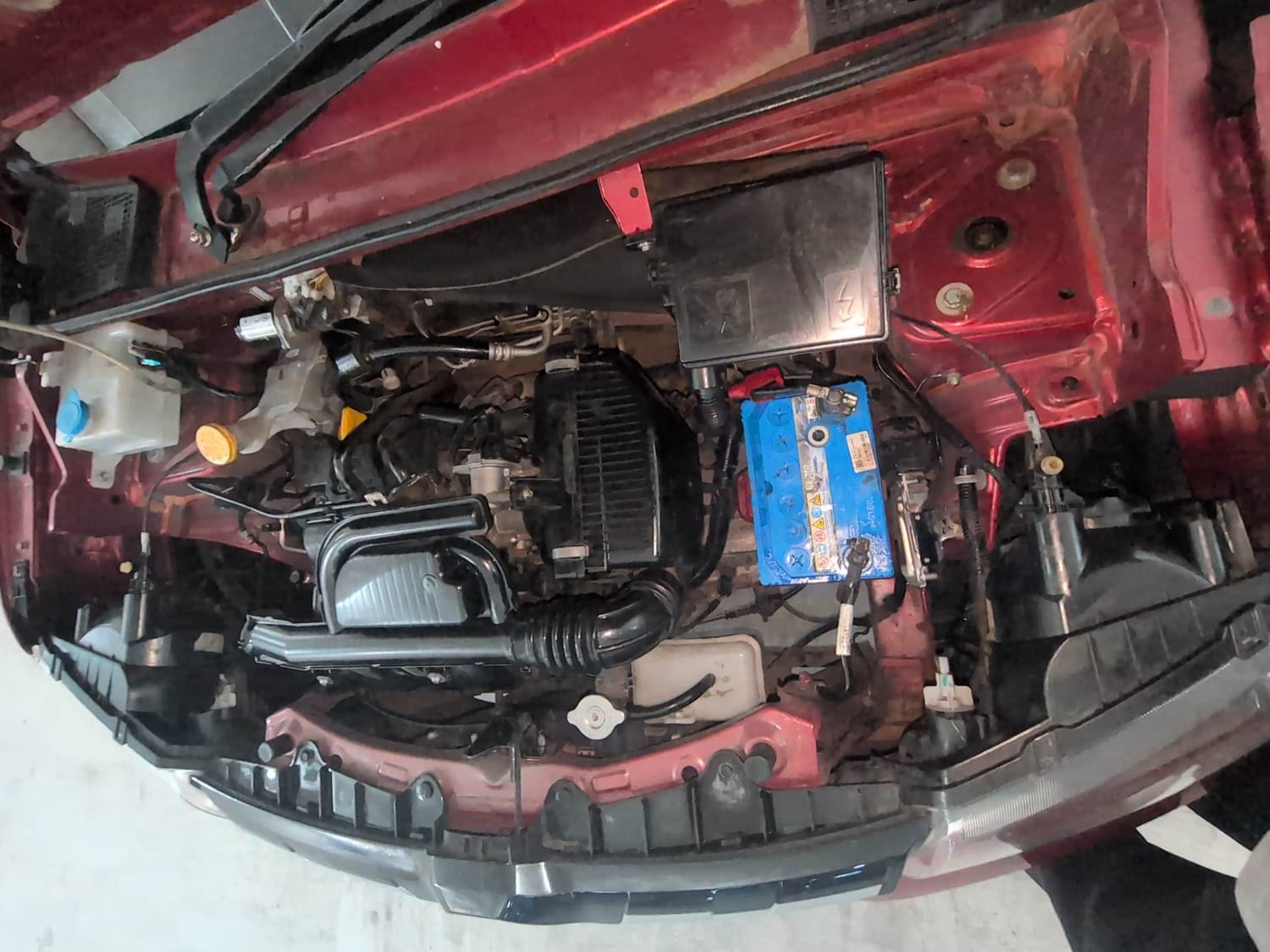 Used 2019 Renault Kwid RXT (O) 1.0 SCE Edition Petrol Manual engine ENGINE LEFT SIDE VIEW