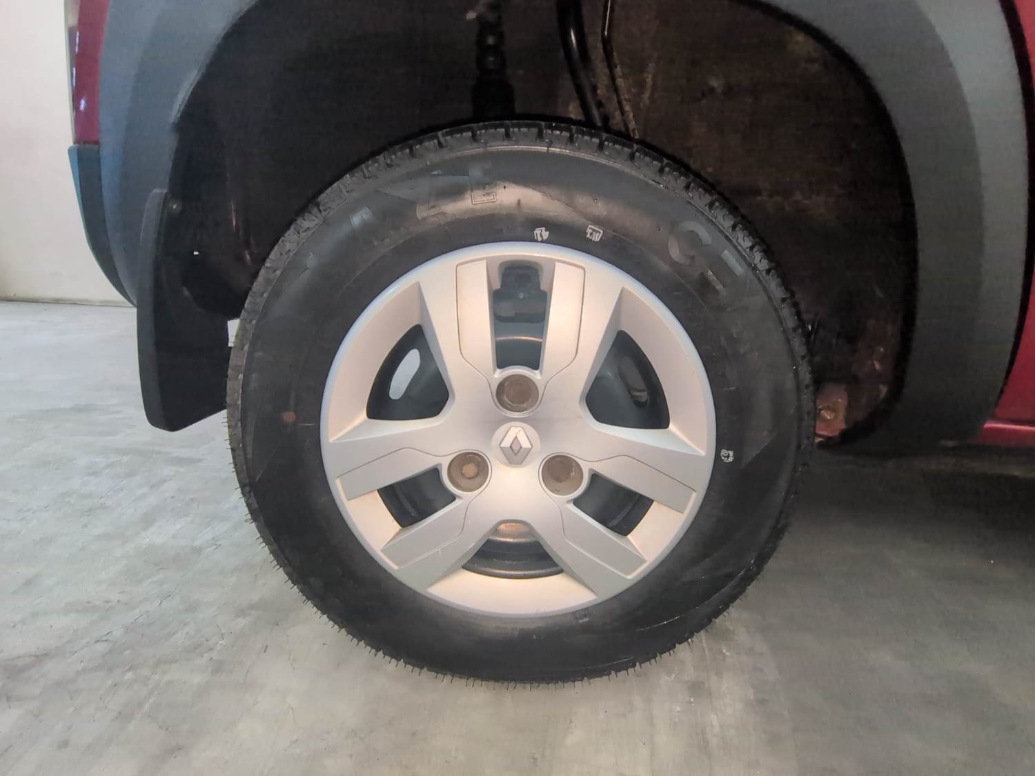 Used 2019 Renault Kwid RXT (O) 1.0 SCE Edition Petrol Manual tyres RIGHT REAR TYRE RIM VIEW